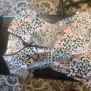 Skechers size XS scrub top. Has been gently worn